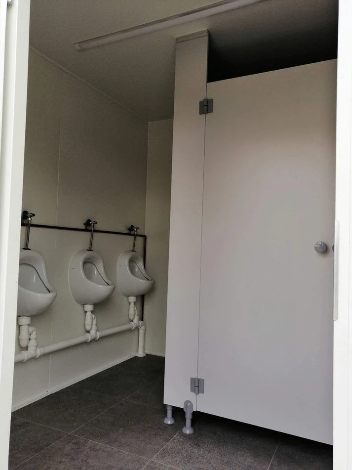 Remolque WC con doble WC 6x2,40 metros.